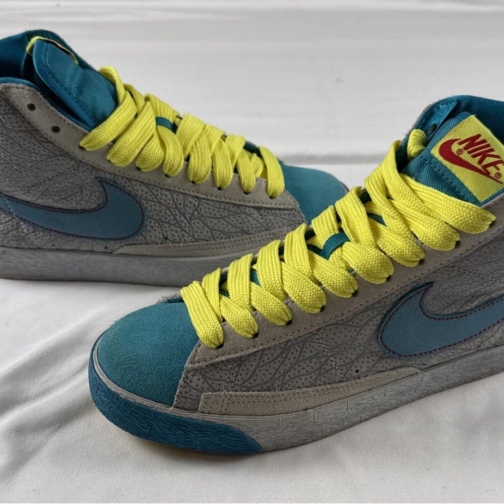 NIKE Blazer Hi VTG 2009 Metallic Platinum Grass‎ Blue Yellow Women’s Size 6.5